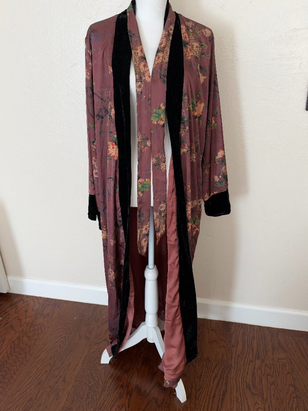 KIM + ONO Mauve Floral Long Robe with Black Velvet Trim